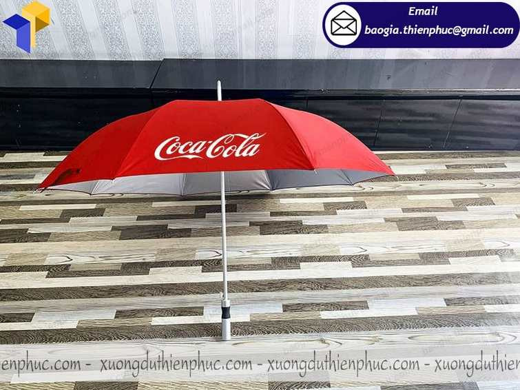 Dù cầm tay cán thằng in logo nhãn hàng COCA COLA